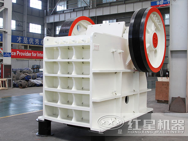 72顎式破碎機(jī)側(cè)面圖