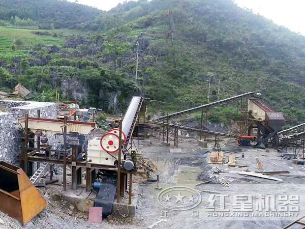 石料破碎機(jī)生產(chǎn)現(xiàn)場