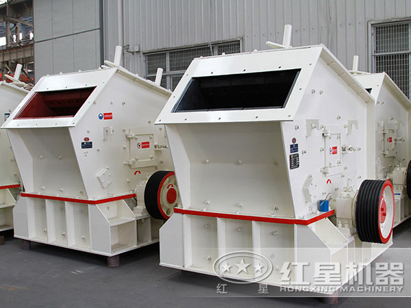 煤矸石反擊式破碎機(jī)設(shè)備實(shí)拍