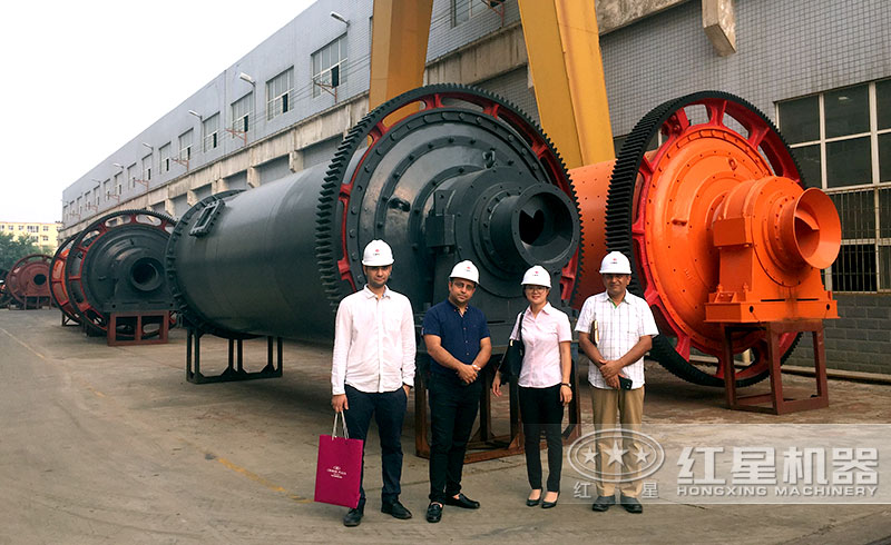 客戶來廠參觀選購球磨機(jī)