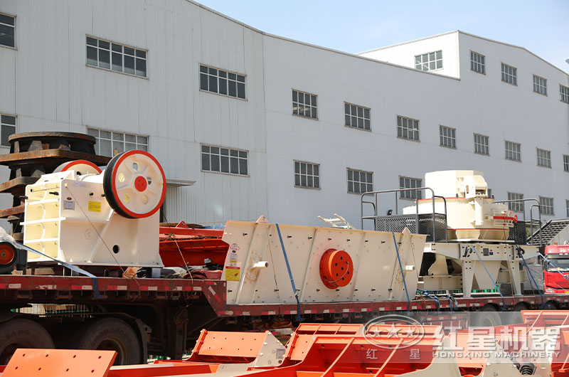 912機砂石料生產(chǎn)線設(shè)備發(fā)貨現(xiàn)場 912機砂石料生產(chǎn)線設(shè)備發(fā)貨現(xiàn)場