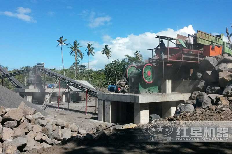 海南花崗巖顎式破碎機(jī)處理現(xiàn)場(chǎng)