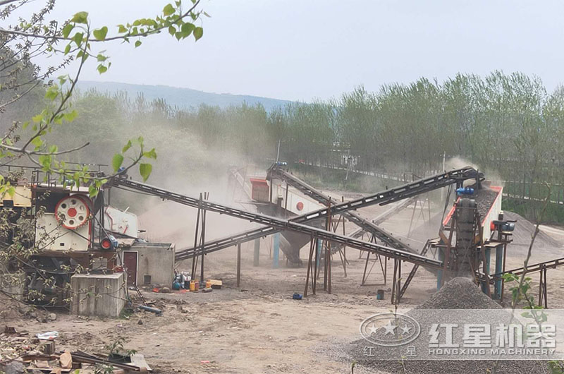 石灰石制砂作業(yè)現(xiàn)場(chǎng)