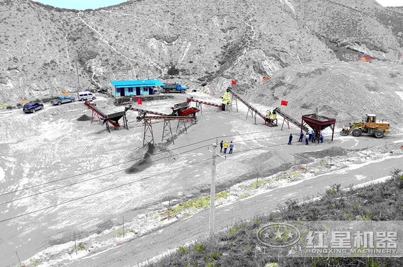 水泥塊破碎加工現(xiàn)場實(shí)拍