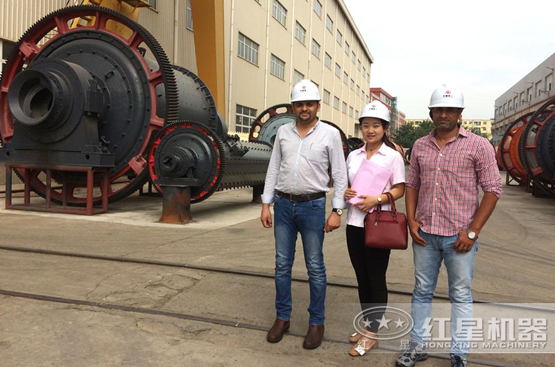 客戶來廠考察球磨機設(shè)備 客戶來廠考察球磨機設(shè)備