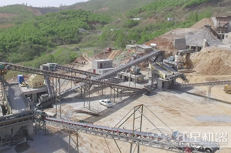 破碎生產(chǎn)線現(xiàn)場(chǎng) 破碎生產(chǎn)線現(xiàn)場(chǎng)