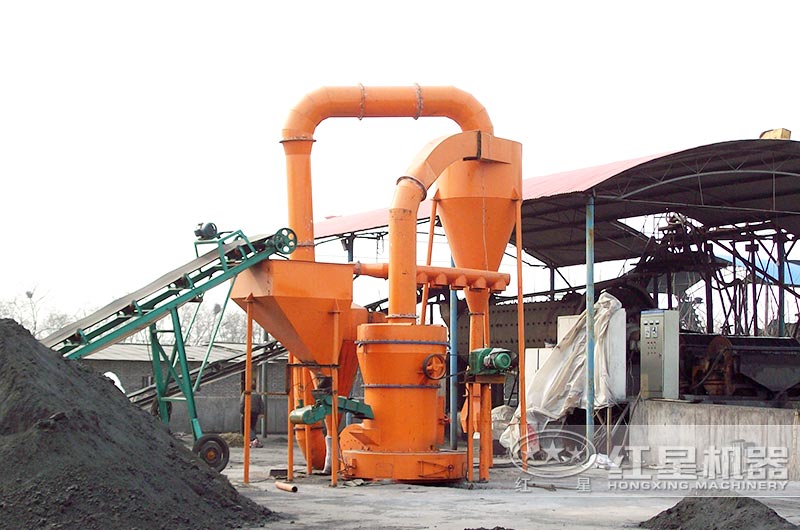 活性炭磨粉機(jī)作業(yè)現(xiàn)場 活性炭磨粉機(jī)作業(yè)現(xiàn)場