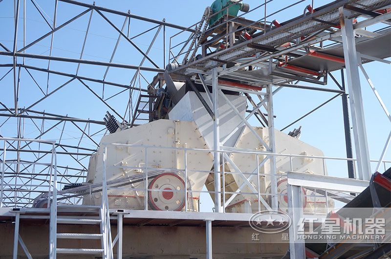 1820反擊破碎機作業(yè)現(xiàn)場 1820反擊破碎機作業(yè)現(xiàn)場