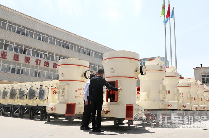 用戶到廠考察磨粉機(jī)