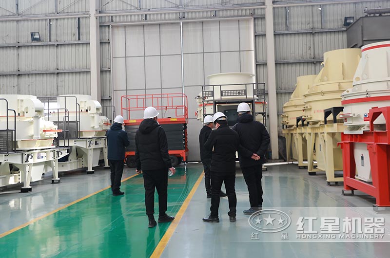 用戶到廠考察河卵石制砂設(shè)備 用戶到廠考察河卵石制砂設(shè)備