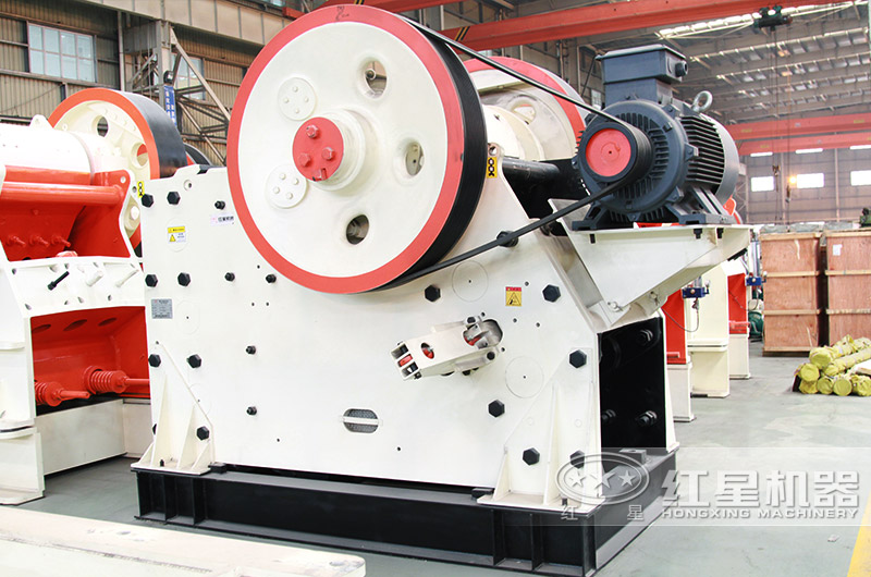 顎式破碎機現(xiàn)場實拍圖 顎式破碎機現(xiàn)場實拍圖