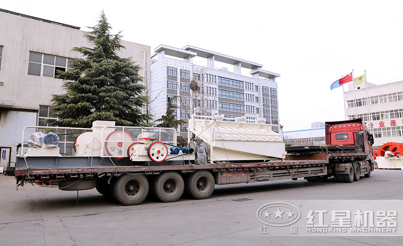 鐵礦石對輥破碎機發(fā)貨現(xiàn)場實拍 鐵礦石對輥破碎機發(fā)貨現(xiàn)場實拍