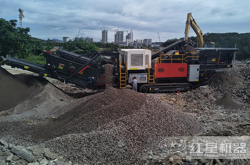 移動(dòng)破碎機(jī)現(xiàn)場(chǎng)