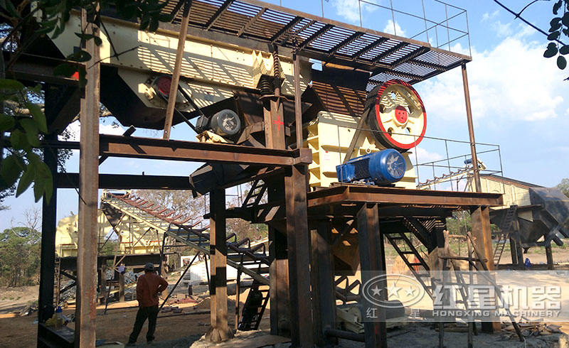 小型顎式破石機(jī)用戶(hù)生產(chǎn)現(xiàn)場(chǎng)