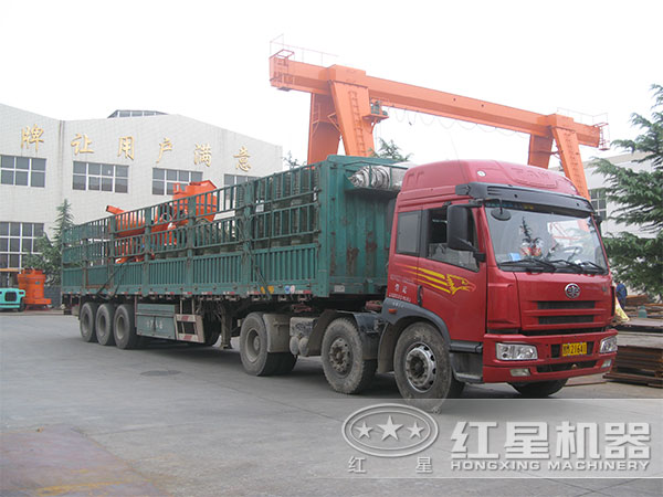 5R4119雷蒙磨粉機(jī)發(fā)貨現(xiàn)場