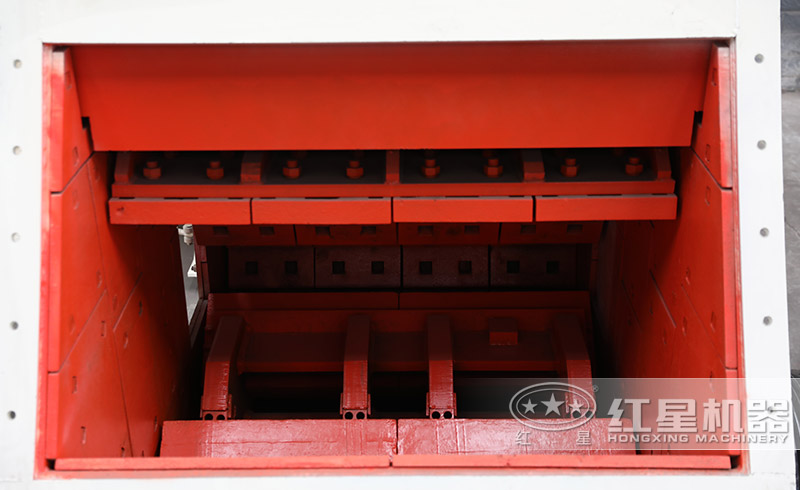 小型反擊式碎石機進料口