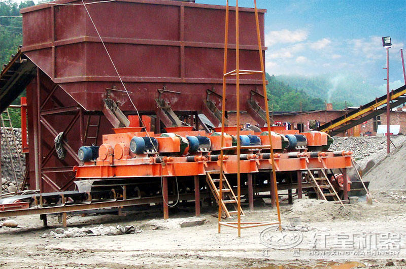 輥式破碎機客戶現(xiàn)場實拍圖