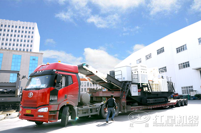 履帶式移動破碎站發(fā)貨現(xiàn)場