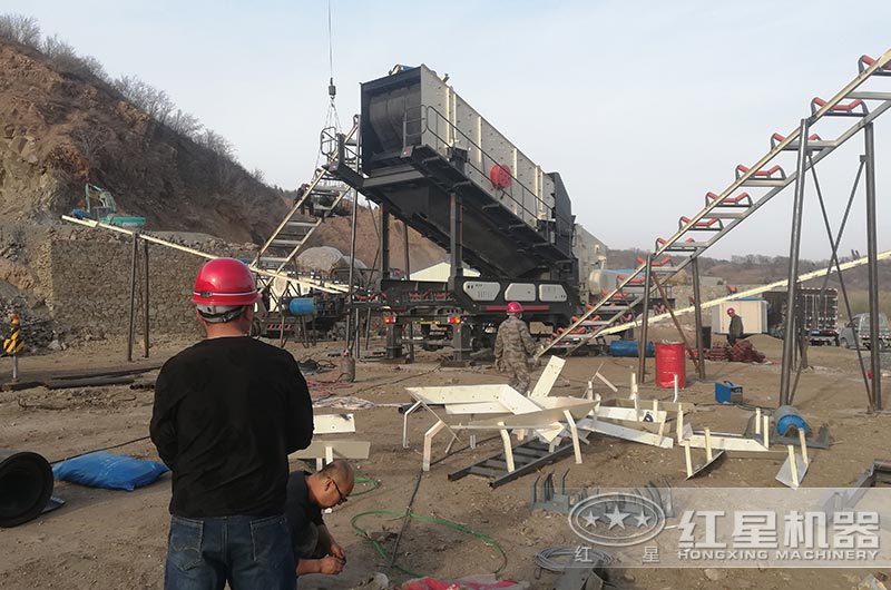 大型移動石子機設(shè)備抵達(dá)客戶現(xiàn)場