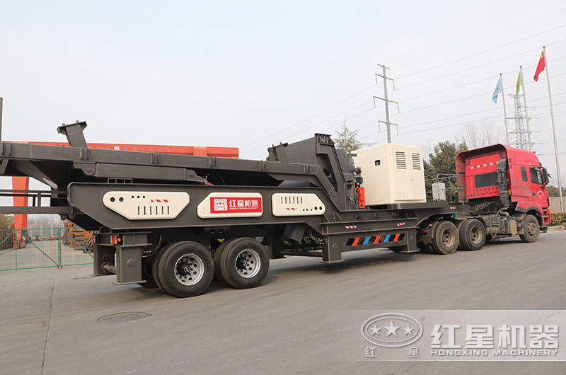 汽車移動磕石機(jī)發(fā)貨現(xiàn)場