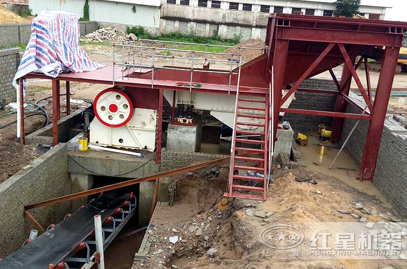 海南客戶時產(chǎn)1000石灰石破碎現(xiàn)場