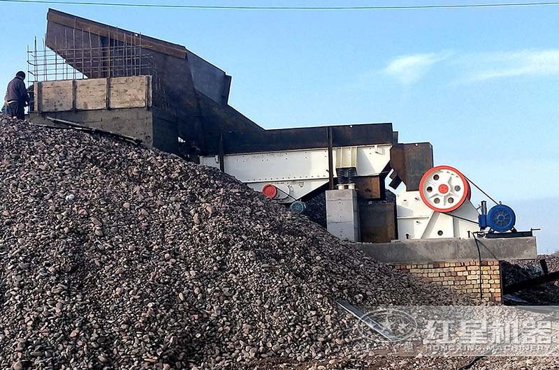 顎式破碎機(jī)作業(yè)現(xiàn)場(chǎng)圖