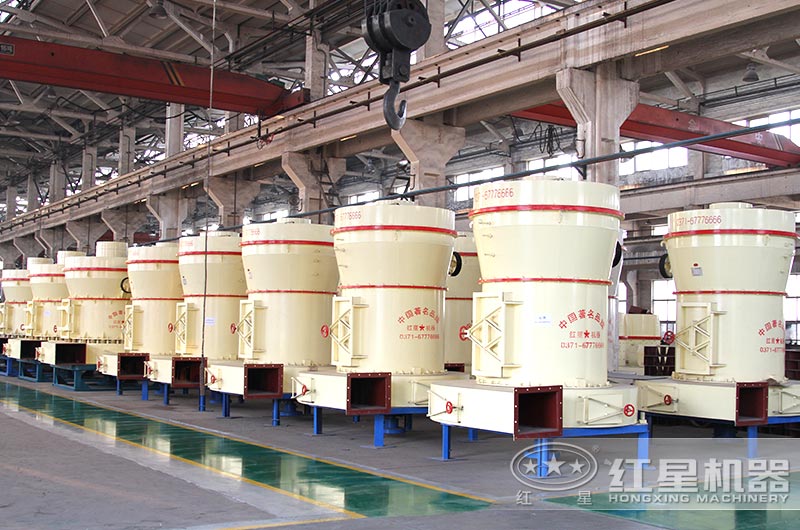 高強(qiáng)磨粉機(jī)生產(chǎn)車間，廠家有現(xiàn)貨提供