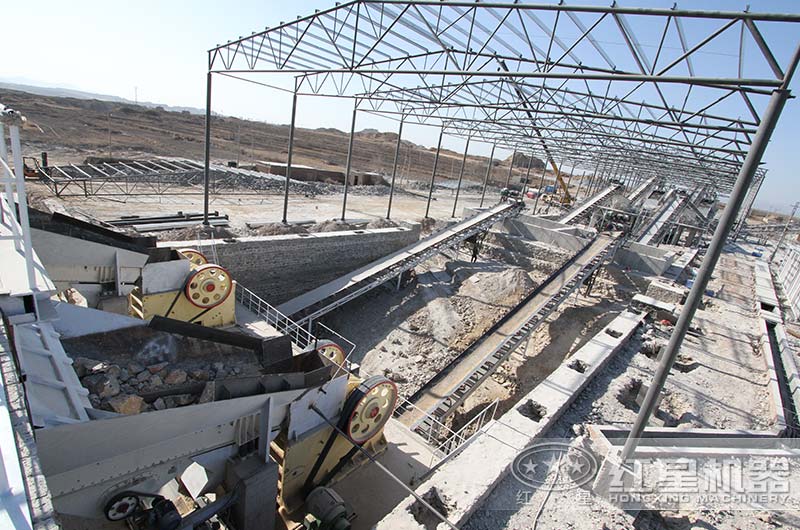 顎式破碎機(jī)作業(yè)現(xiàn)場圖