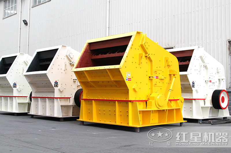 中碎_反擊式咬石機設(shè)備圖片