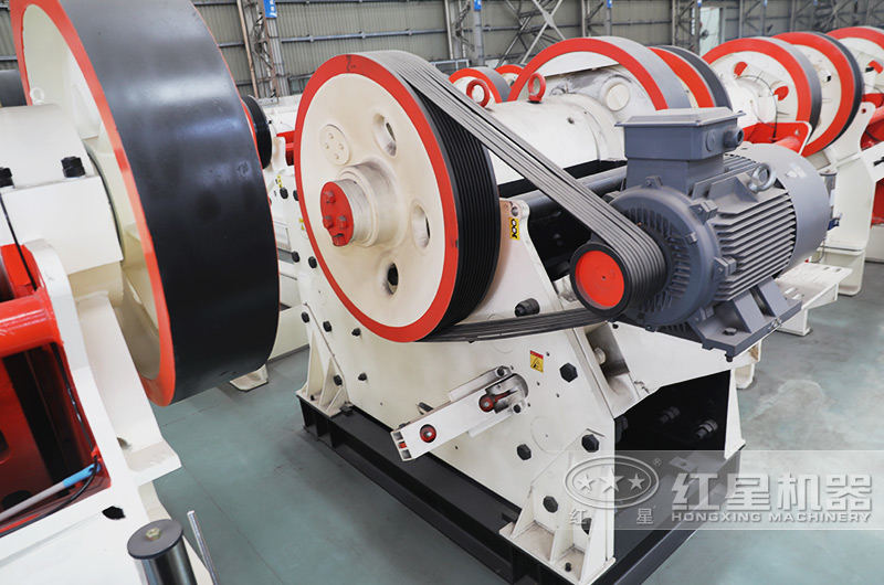 粗碎鄂式破碎機，破碎礦石力度強