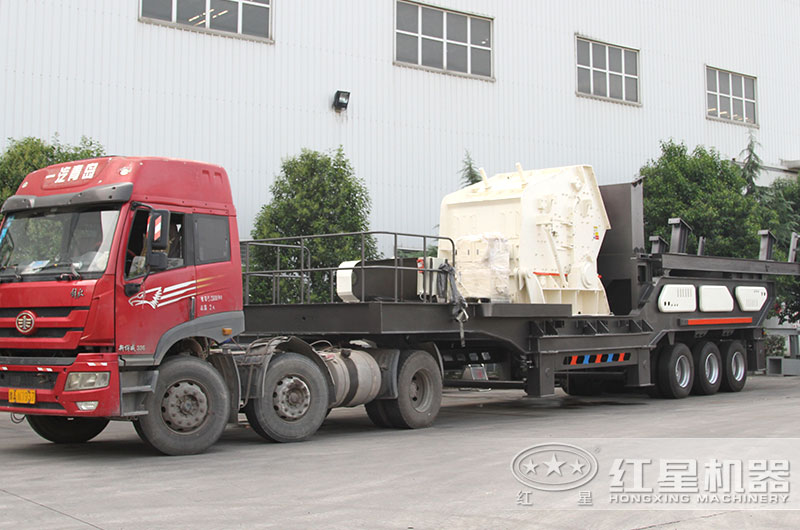 流動砸石機直接開往客戶現(xiàn)場