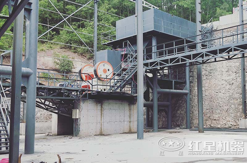 PE-750×1060顎式破碎機(jī)生產(chǎn)現(xiàn)場圖 PE-750×1060顎式破碎機(jī)生產(chǎn)現(xiàn)場圖