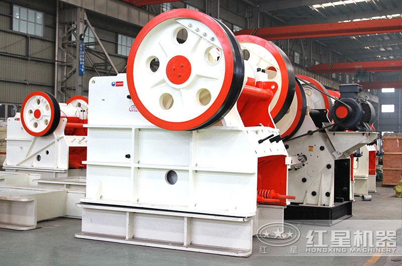 顎式石頭破碎機(jī)圖片 顎式石頭破碎機(jī)圖片
