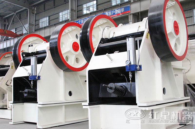  顎式破碎機破碎效率高、應(yīng)用范圍廣