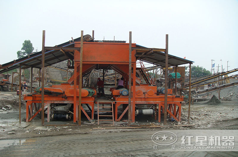 對輥制砂機(jī)在小型制砂廠中的應(yīng)用 對輥制砂機(jī)在小型制砂廠中的應(yīng)用