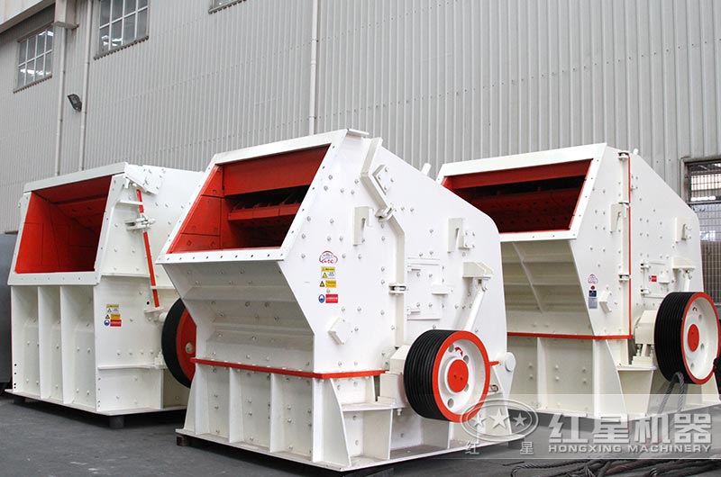 小型反擊式破碎機(jī)進(jìn)料口大、破碎腔深