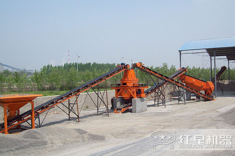 小型制砂機作業(yè)現(xiàn)場圖