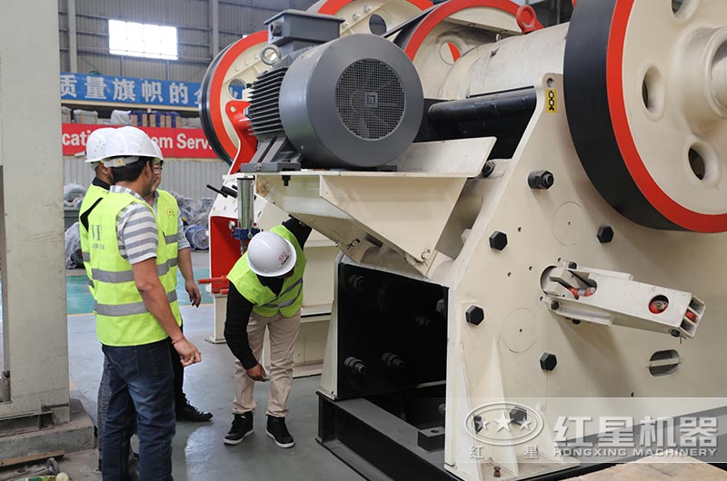 紅星客戶到廠參觀石料加工設(shè)備 紅星客戶到廠參觀石料加工設(shè)備