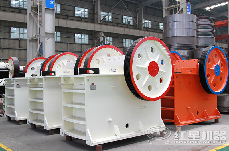 顎式破碎機車間現(xiàn)貨實拍 顎式破碎機車間現(xiàn)貨實拍