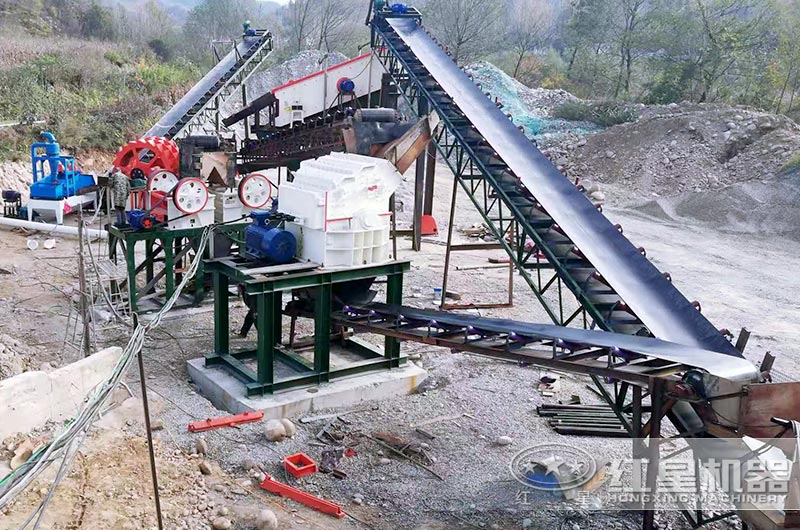 小型石子粉碎機(jī)生產(chǎn)現(xiàn)場(chǎng)圖 小型石子粉碎機(jī)生產(chǎn)現(xiàn)場(chǎng)圖