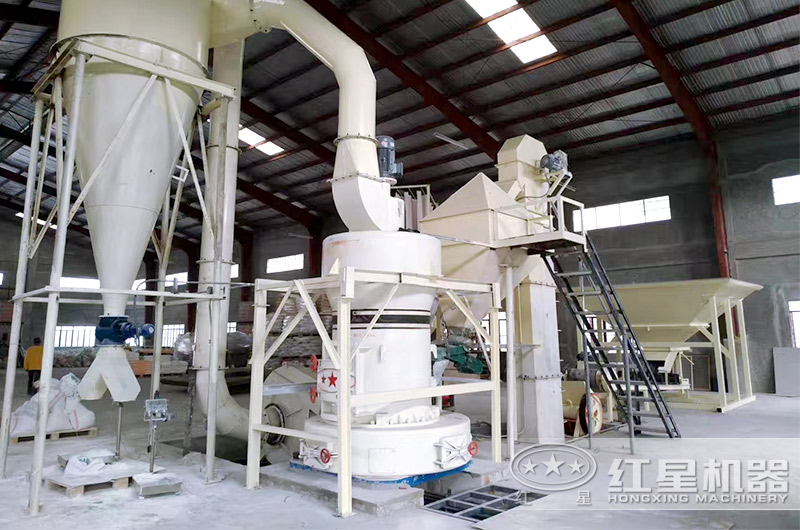 雷蒙磨粉機(jī)生產(chǎn)現(xiàn)場(chǎng) 雷蒙磨粉機(jī)生產(chǎn)現(xiàn)場(chǎng)