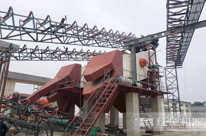 砂石廠中的土石分離設(shè)備，圓振動篩