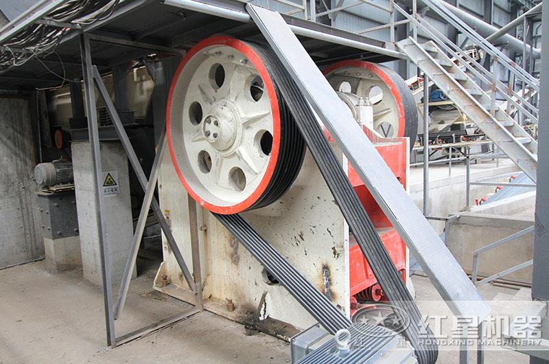 750顎破碎機(jī)工作現(xiàn)場(chǎng)圖 750顎破碎機(jī)工作現(xiàn)場(chǎng)圖