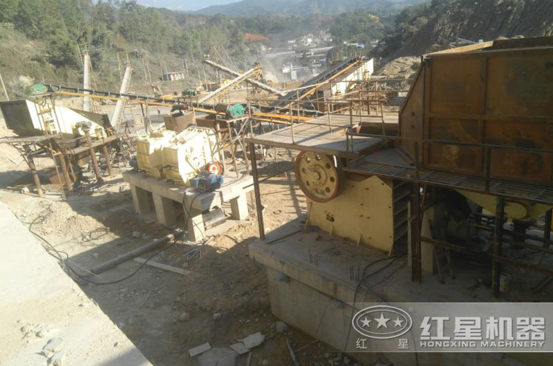鄂破碎石機(jī)+反擊破作業(yè)現(xiàn)場(chǎng)