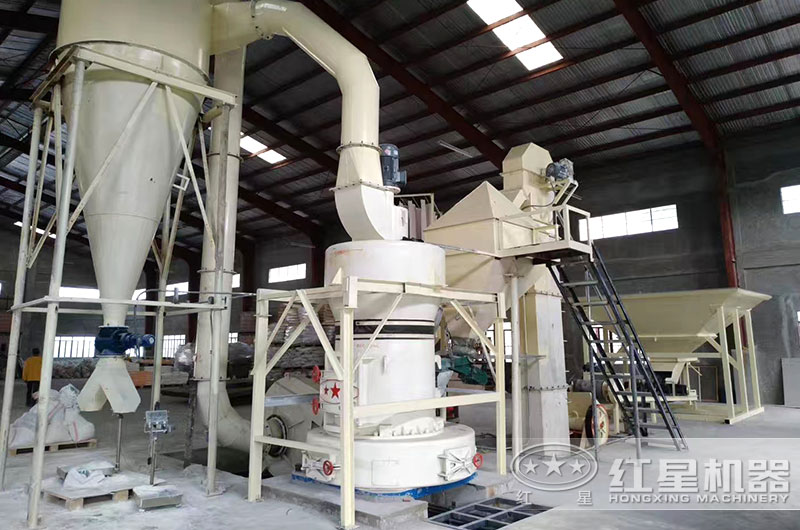 雷蒙磨粉機(jī)作業(yè)現(xiàn)場(chǎng)