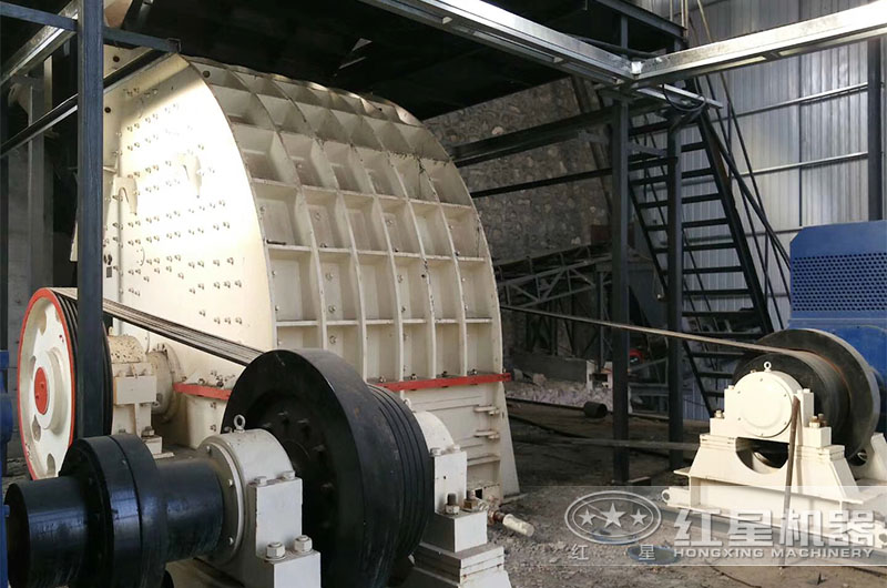 錘式煤炭破碎機(jī)作業(yè)現(xiàn)場(chǎng) 錘式煤炭破碎機(jī)作業(yè)現(xiàn)場(chǎng)