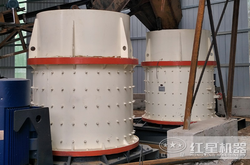 復(fù)合式煤炭破碎機(jī)作業(yè)現(xiàn)場(chǎng) 復(fù)合式煤炭破碎機(jī)作業(yè)現(xiàn)場(chǎng)