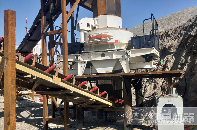 小石料細(xì)碎制砂作業(yè)現(xiàn)場(chǎng)